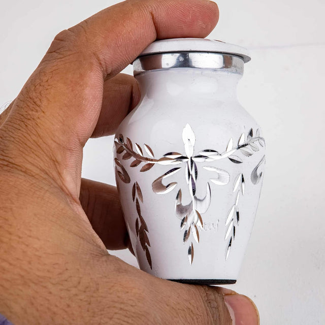 Handcarved Wooden Cremation Urn – Diamond Cut Design – Suitable for Adult Men & Women – White Daisy, Small Set of 1